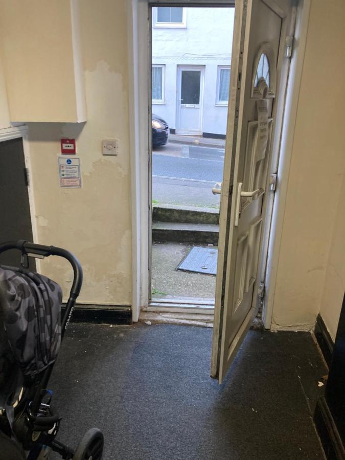 Lovely Two Bed Apartment @ 24A Green Street Ryde  Eksteriør billede
